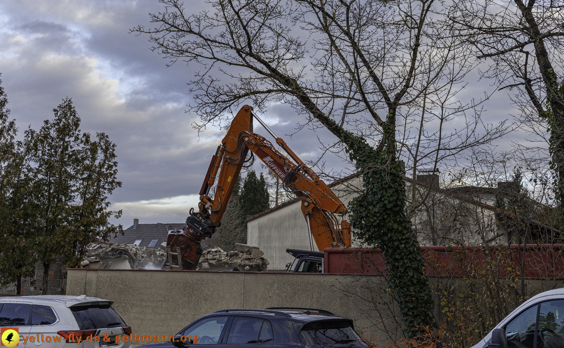 26.11.2024 - Baustelle in der Niederalmstraße Ecke Hugo-Lang-Bogen in Neuperlach