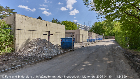 30.04.2025 - Abrissbaustelle Kindergarten an der Heinrich-Wieland-Strasse in Neuperlach