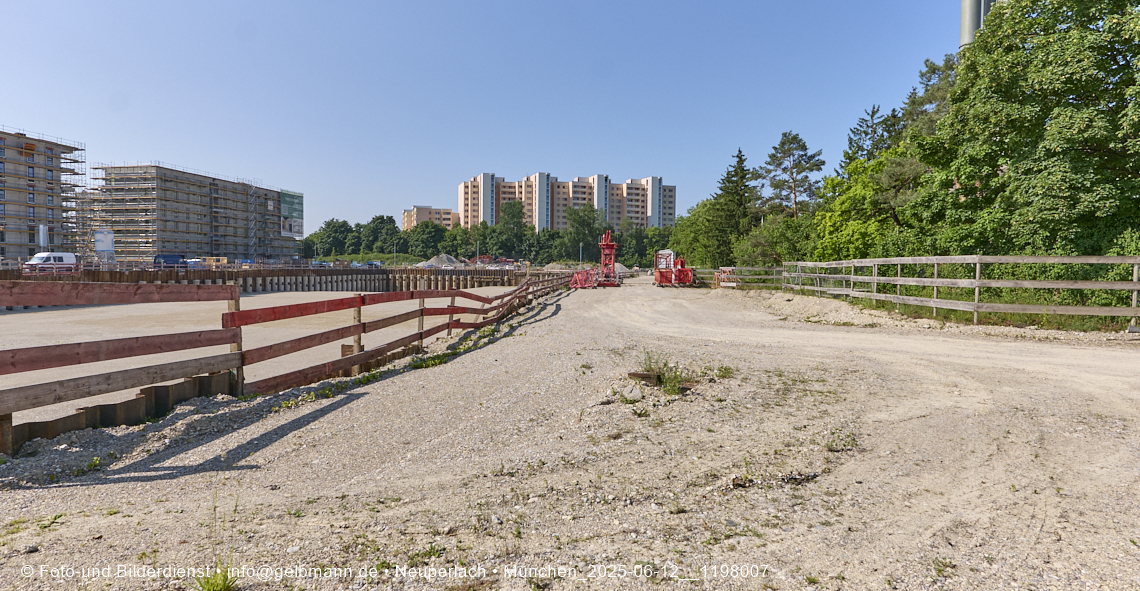 12.06.2025 - Alexisquartier_mit_Wohnanlage Karl-Marx-Ring 52-62 und das Marx-Zentrum in Neuperlach