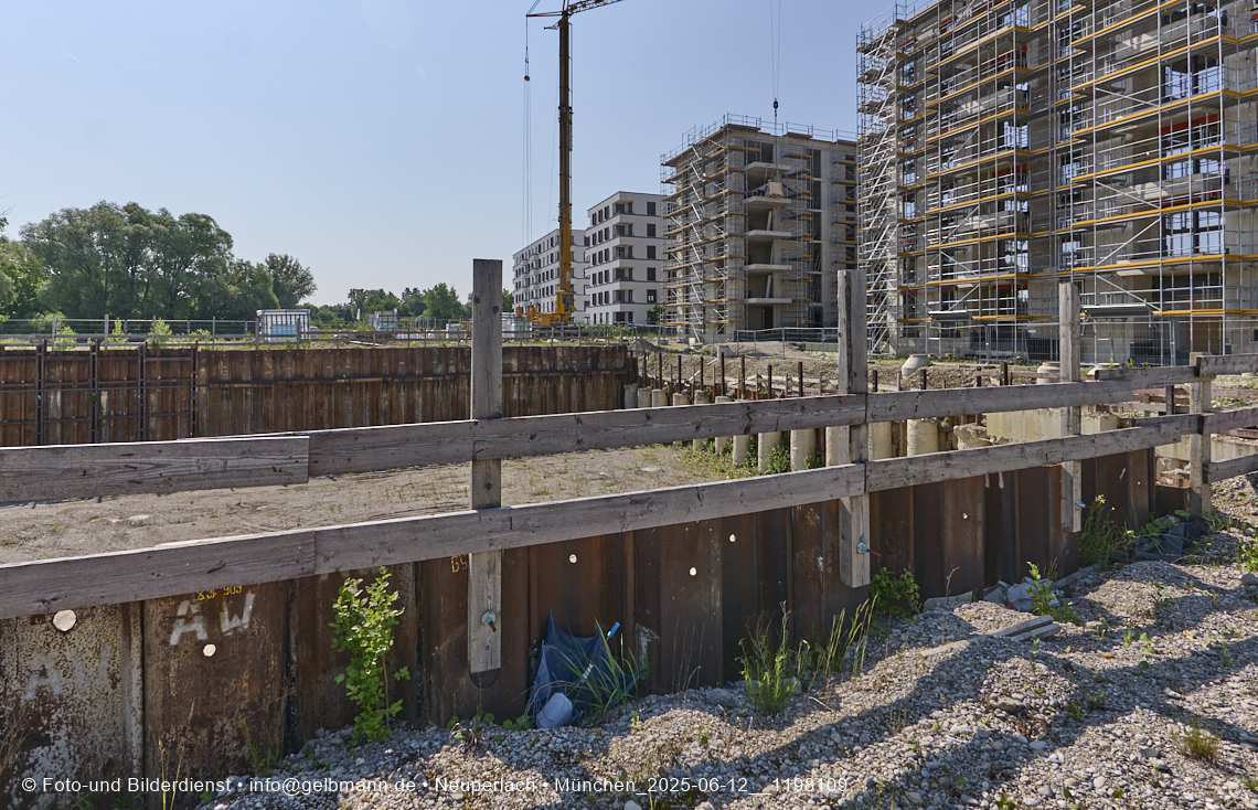 12.06.2025 - Alexisquartier_mit_Wohnanlage Karl-Marx-Ring 52-62 und das Marx-Zentrum in Neuperlach
