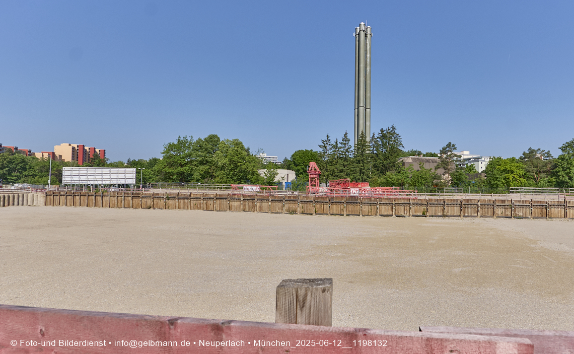 12.06.2025 - Alexisquartier_mit_Wohnanlage Karl-Marx-Ring 52-62 und das Marx-Zentrum in Neuperlach