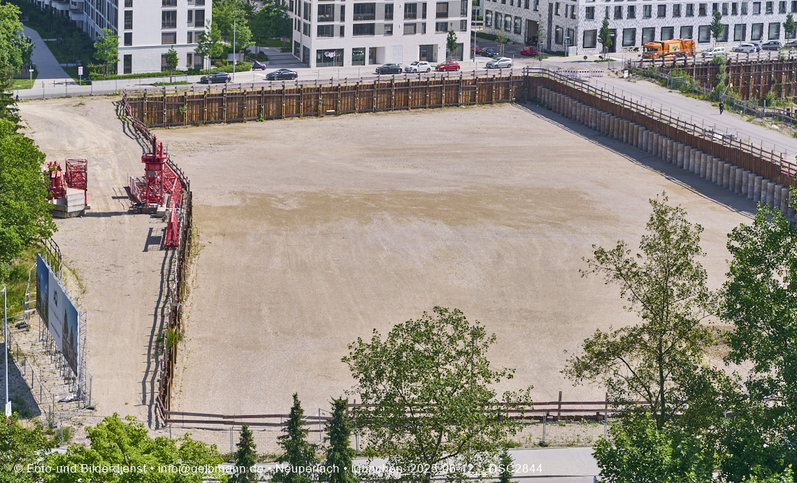 12.06.2025 - Alexisquartier_mit_Wohnanlage Karl-Marx-Ring 52-62 und das Marx-Zentrum in Neuperlach