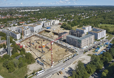 03.09.2025 - Luftbilder der DEMOS-Baustelle und BayernHeim-Baustelle Alexiqauartier und BayernHeim in Neuperlach