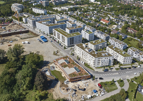 03.09.2025 - Luftbilder der DEMOS-Baustelle und BayernHeim-Baustelle Alexiqauartier und BayernHeim in Neuperlach