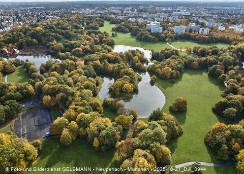 21.10.2025 - der Ostpark mit See und Biergarten im Herbst 2025