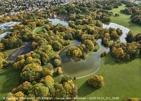 21.10.2025 - der Ostpark mit See und Biergarten im Herbst 2025