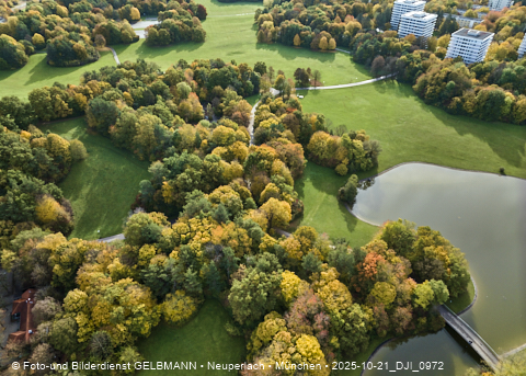 21.10.2025 - der Ostpark mit See und Biergarten im Herbst 2025