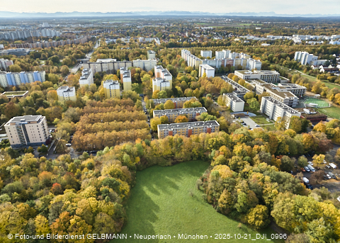 21.10.2025 - der Ostpark mit See und Biergarten im Herbst 2025