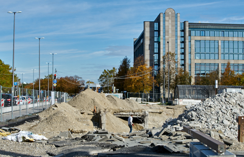 17.10.2019 - Die Baugrube am Perlach-Plaza wird immer tiefer