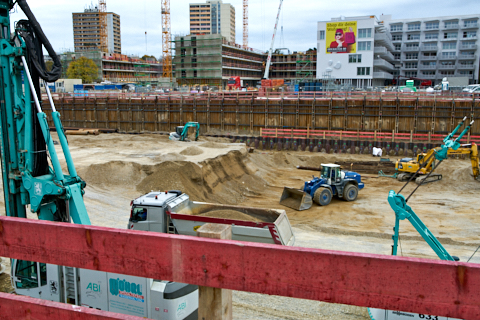 25.10.2019 - Die Baugrube des Perlach Plaza ist fast vollständig mit Spundwänden versehen