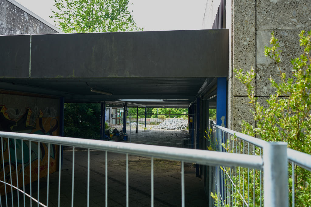 05.07.2021 - Maschendrahtzaun um das Alexisquartier in Neuperlach