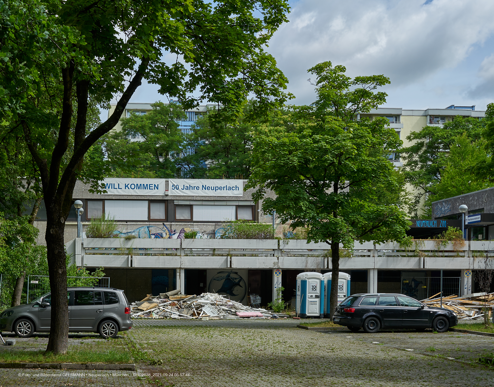 02.07.2021 - Maschendrahtzaun um das Alexisquartier in Neuperlach