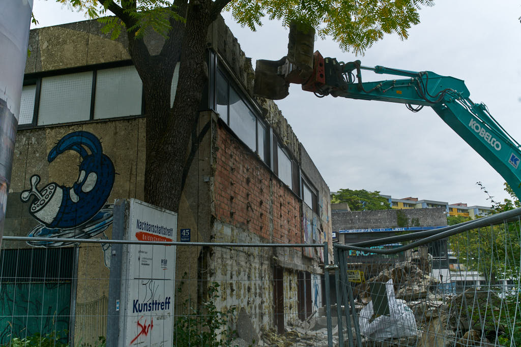 21.09.2021 - Die Abrissarbeiten haben begonnen