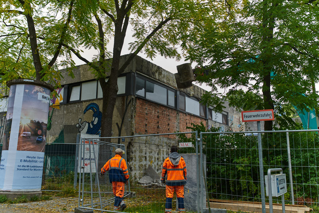 21.09.2021 - Die Abrissarbeiten haben begonnen