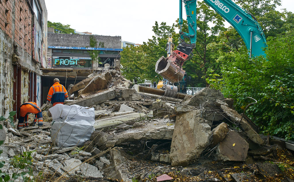 21.09.2021 - Die Abrissarbeiten haben begonnen