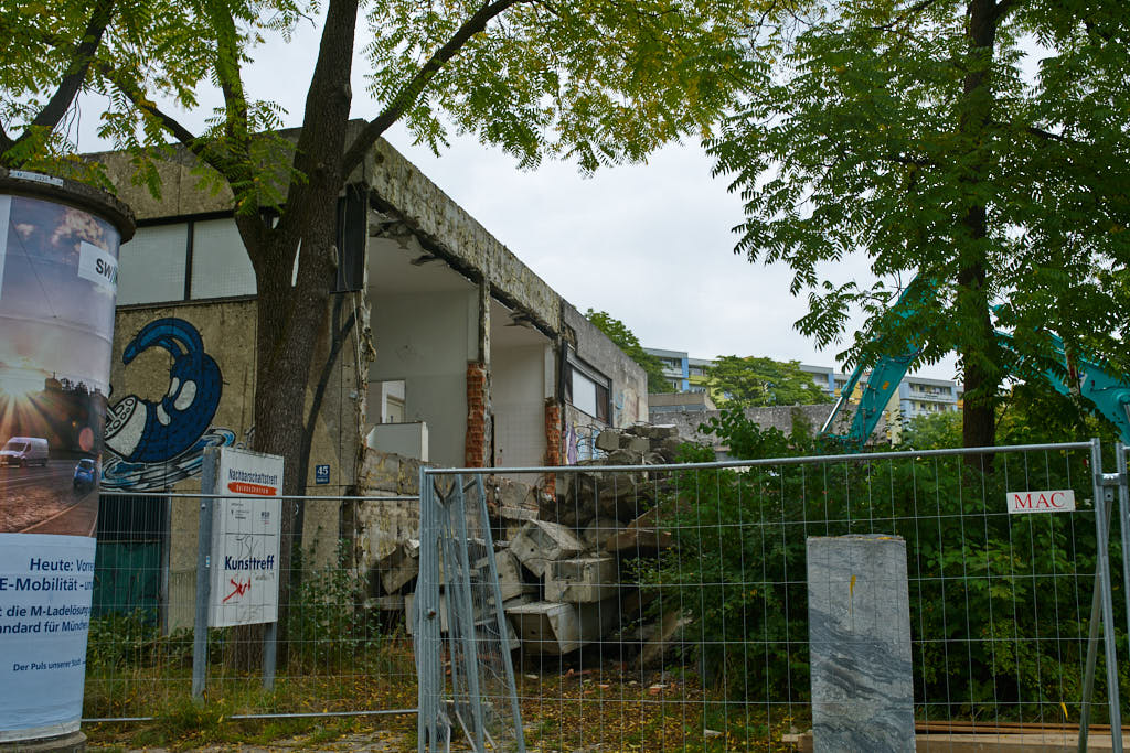 21.09.2021 - Die Abrissarbeiten haben begonnen