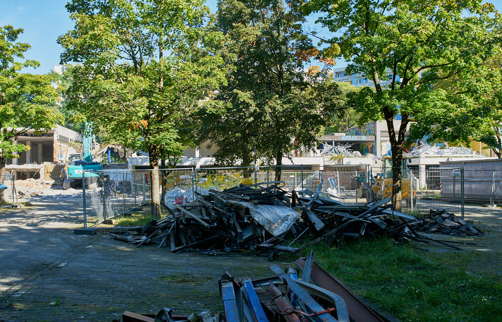 23.09.2021 - Abrissbegin des Quiddezentrums in Neuperlach