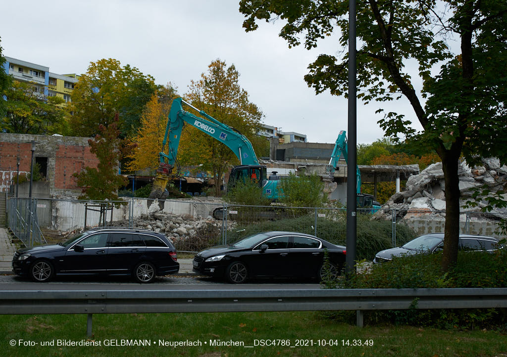 04.10.2021 - Abrissarbeiten am Quiddezentrum in Neuperlach
