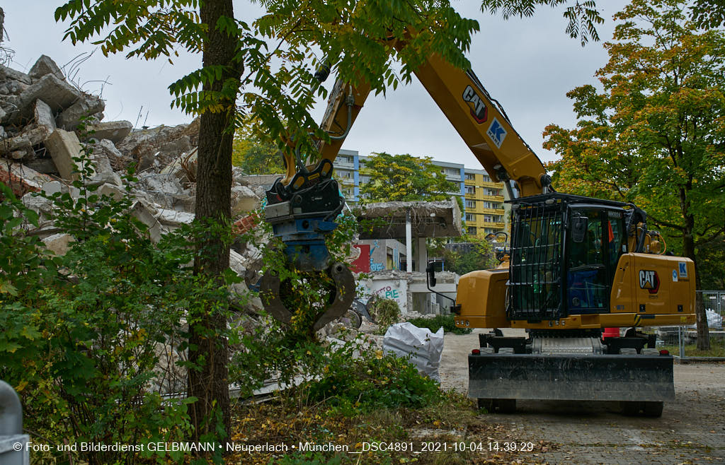 04.10.2021 - Abrissarbeiten am Quiddezentrum in Neuperlach