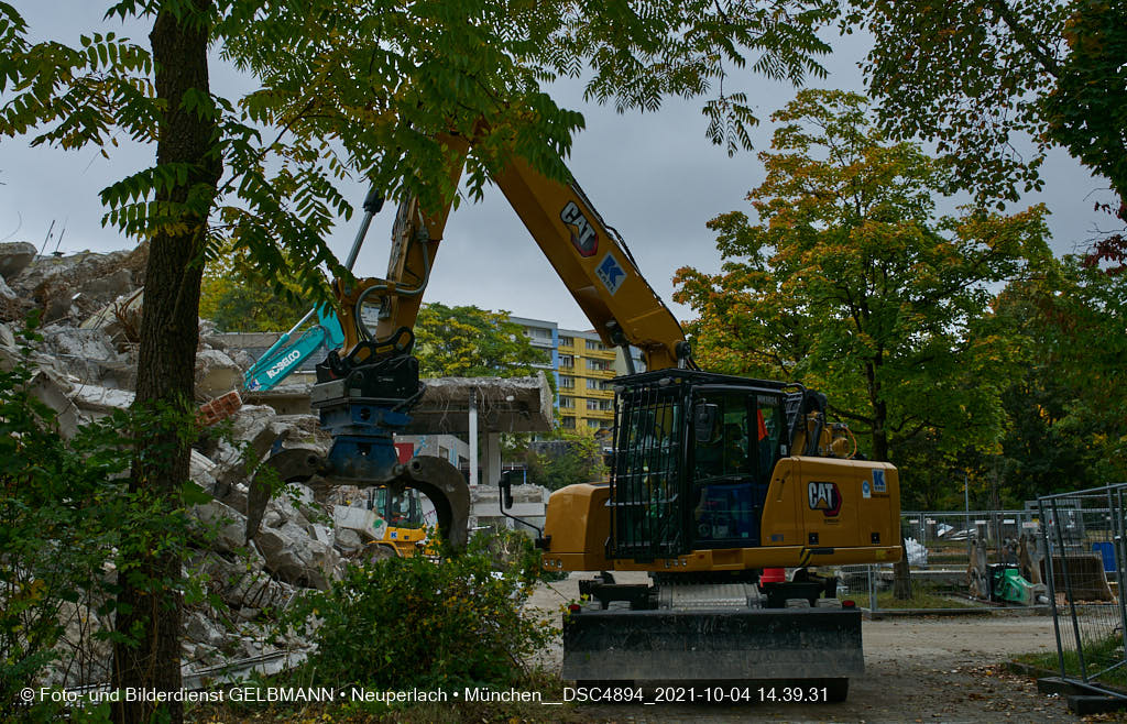 04.10.2021 - Abrissarbeiten am Quiddezentrum in Neuperlach