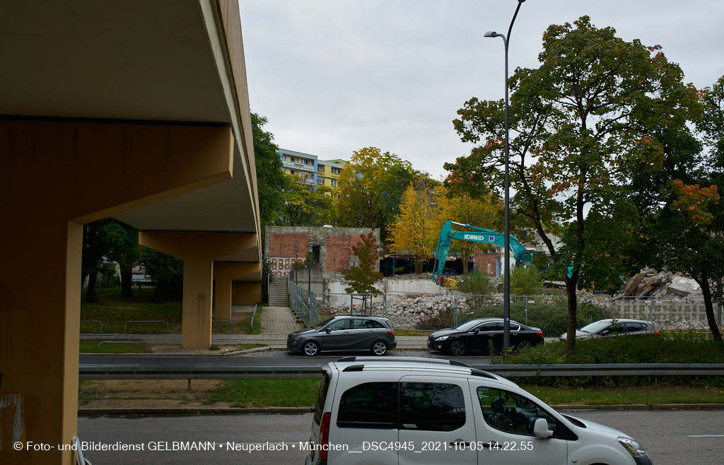 05.10.2021 - Abrissarbeiten am Quiddezentrum in Neuperlach