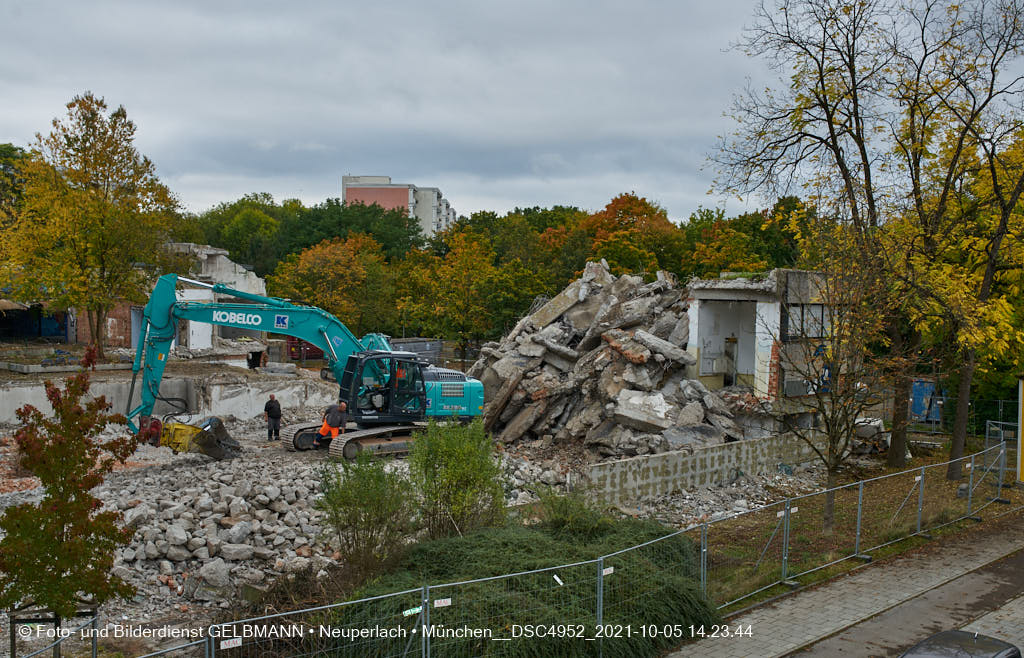 05.10.2021 - Abrissarbeiten am Quiddezentrum in Neuperlach