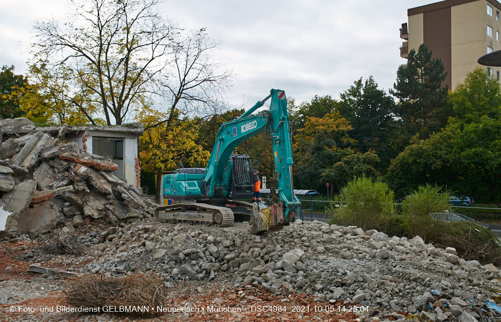 05.10.2021 - Abrissarbeiten am Quiddezentrum in Neuperlach