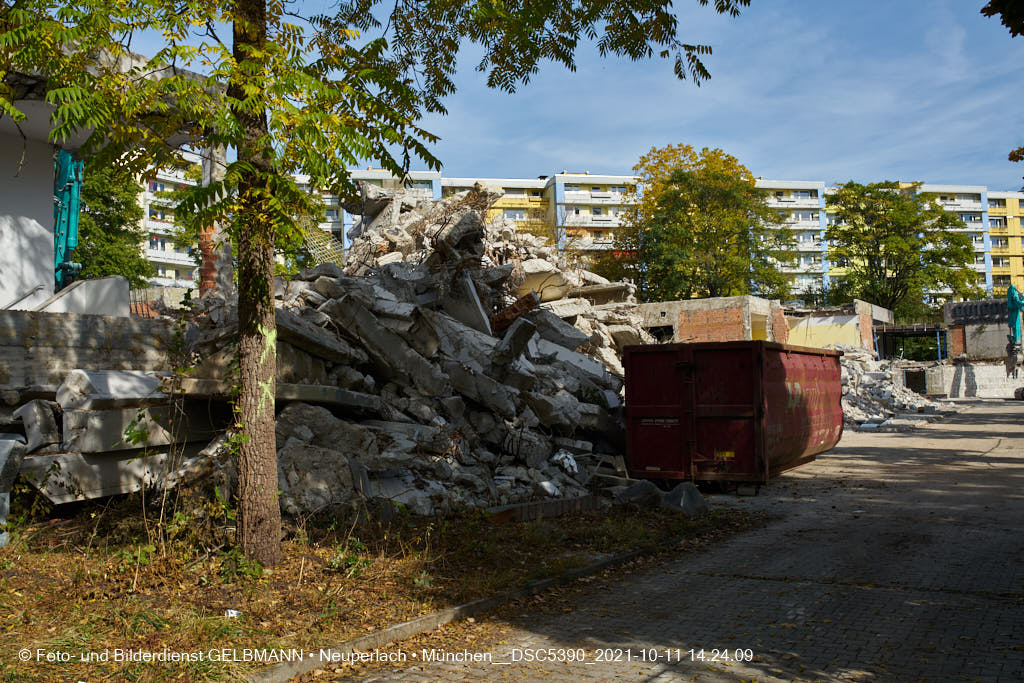 11.10.2021 - Abrissarbeiten am Quiddetentrum in Neuperlach
