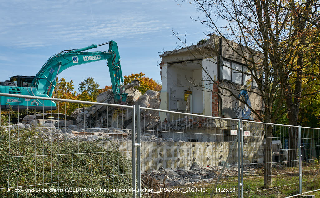 11.10.2021 - Abrissarbeiten am Quiddetentrum in Neuperlach