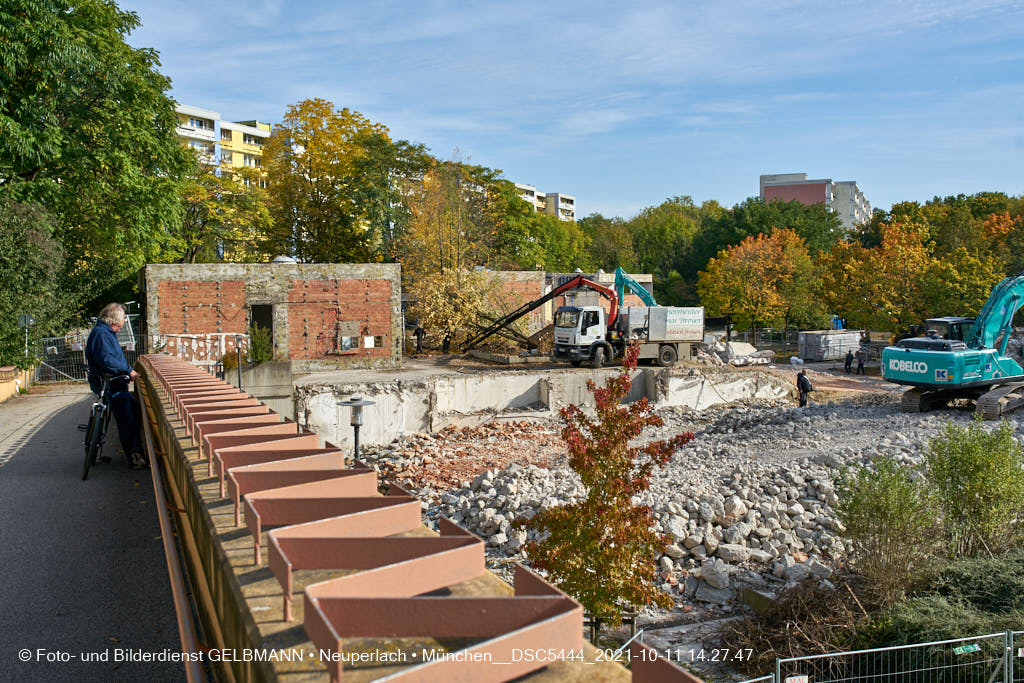 11.10.2021 - Abrissarbeiten am Quiddetentrum in Neuperlach