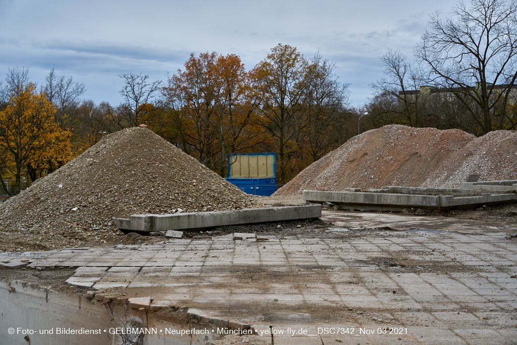 03.11.2021 - Abriss vom Quiddezentrum in Neuperlach