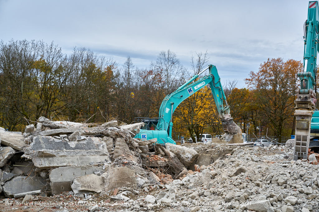 03.11.2021 - Abriss vom Quiddezentrum in Neuperlach