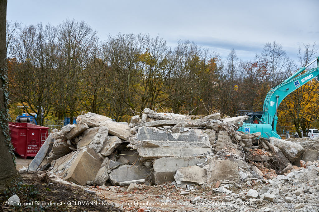03.11.2021 - Abriss vom Quiddezentrum in Neuperlach