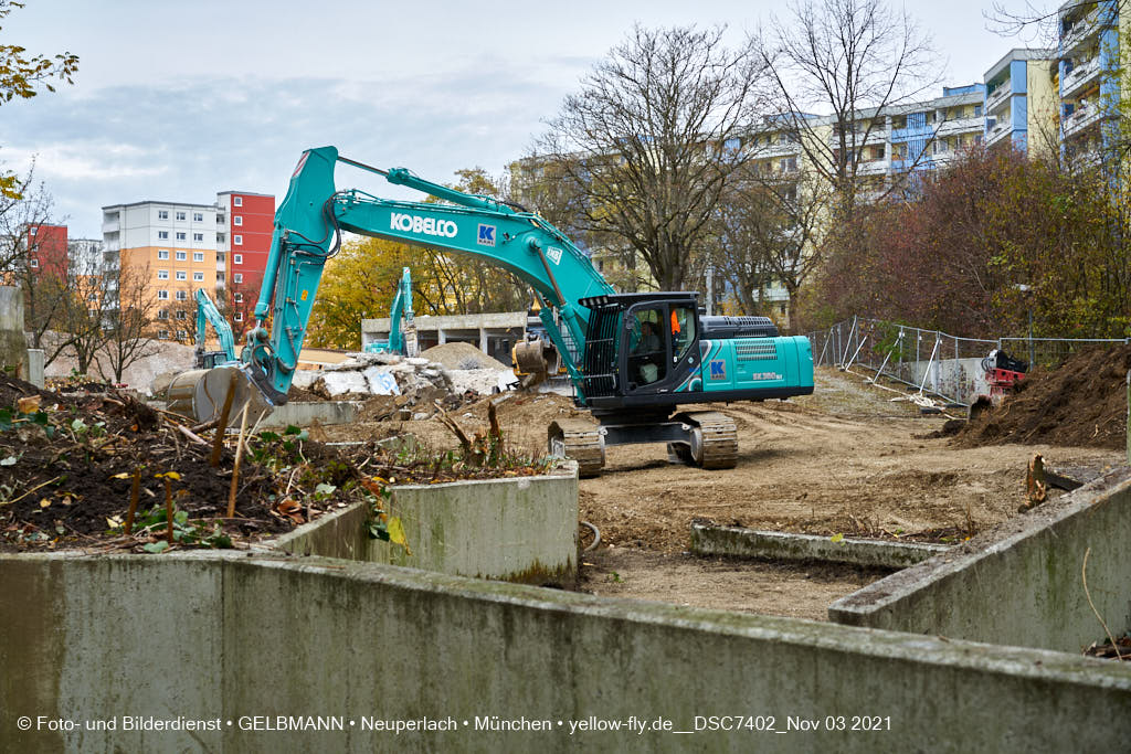 03.11.2021 - Abriss vom Quiddezentrum in Neuperlach