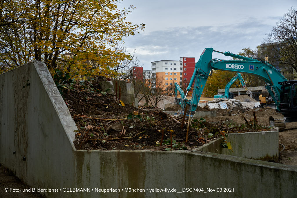 03.11.2021 - Abriss vom Quiddezentrum in Neuperlach
