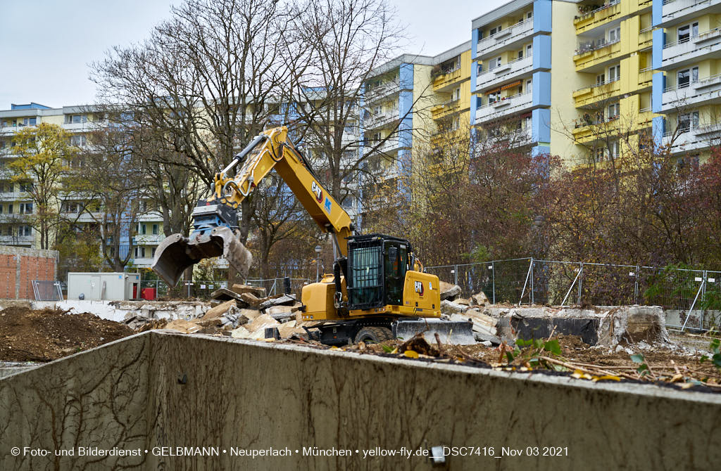 03.11.2021 - Abriss vom Quiddezentrum in Neuperlach