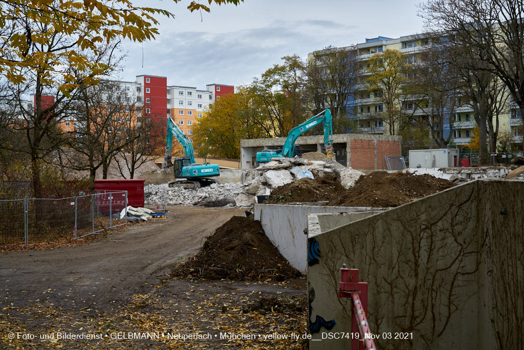 03.11.2021 - Abriss vom Quiddezentrum in Neuperlach