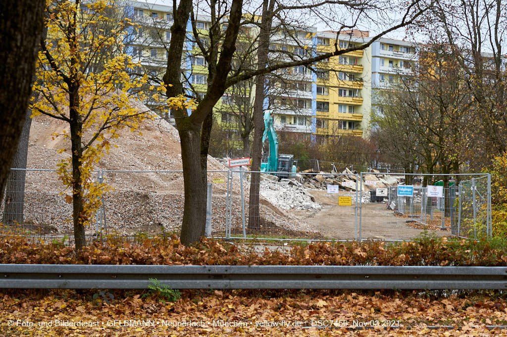 03.11.2021 - Abriss vom Quiddezentrum in Neuperlach
