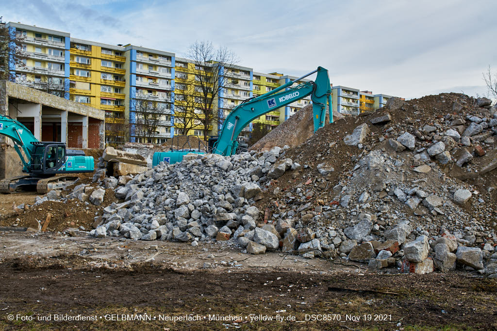 19.11.2021 - Abriss-Baustelle Quiddezentrum in Neuperlach