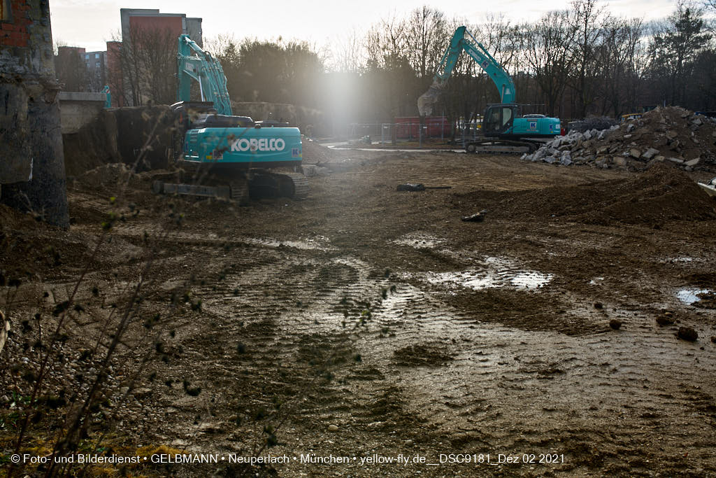 02.12.2021 - Abriss des Quiddezentrums in Neuperlach