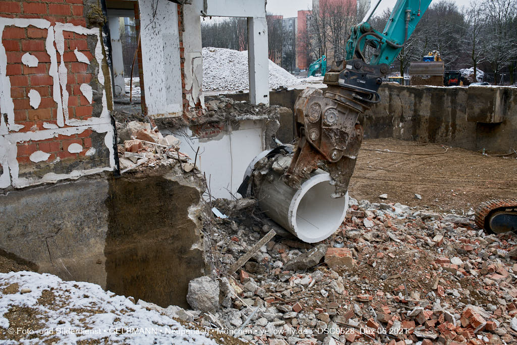 06.12.2021 -Abriss des letzten Hauses im Quiddezentrum in Neuperlach