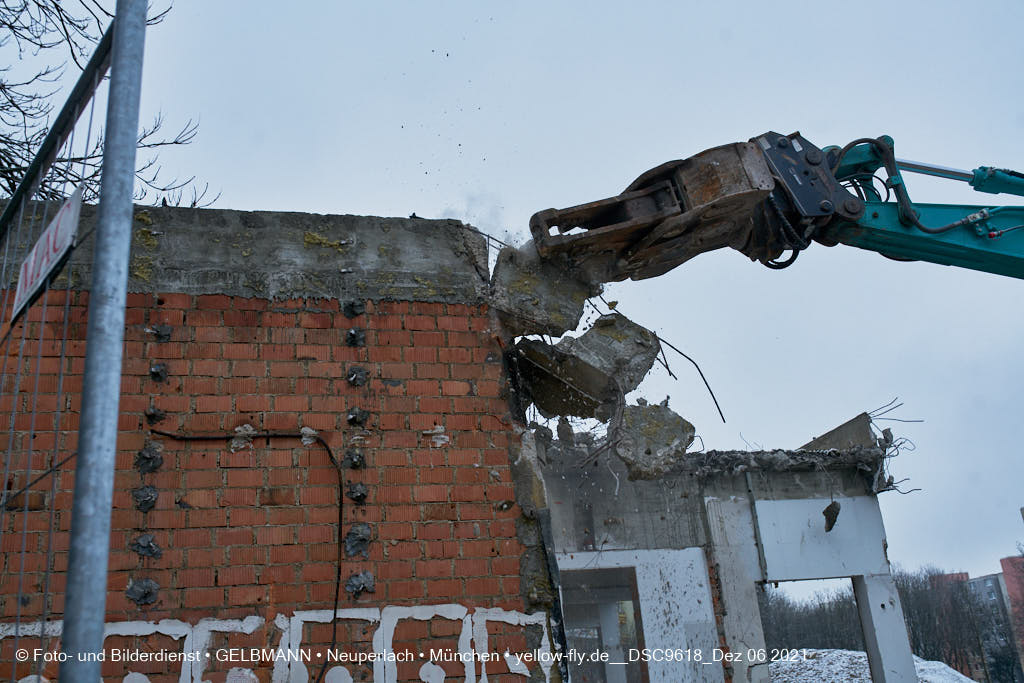 06.12.2021 -Abriss des letzten Hauses im Quiddezentrum in Neuperlach