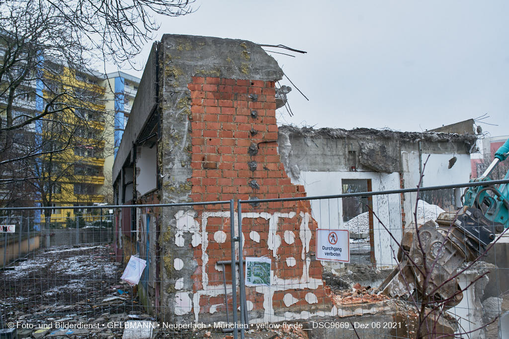 06.12.2021 -Abriss des letzten Hauses im Quiddezentrum in Neuperlach