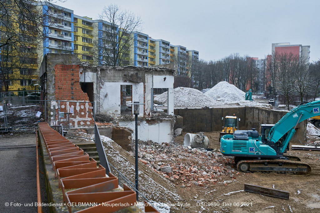 06.12.2021 -Abriss des letzten Hauses im Quiddezentrum in Neuperlach