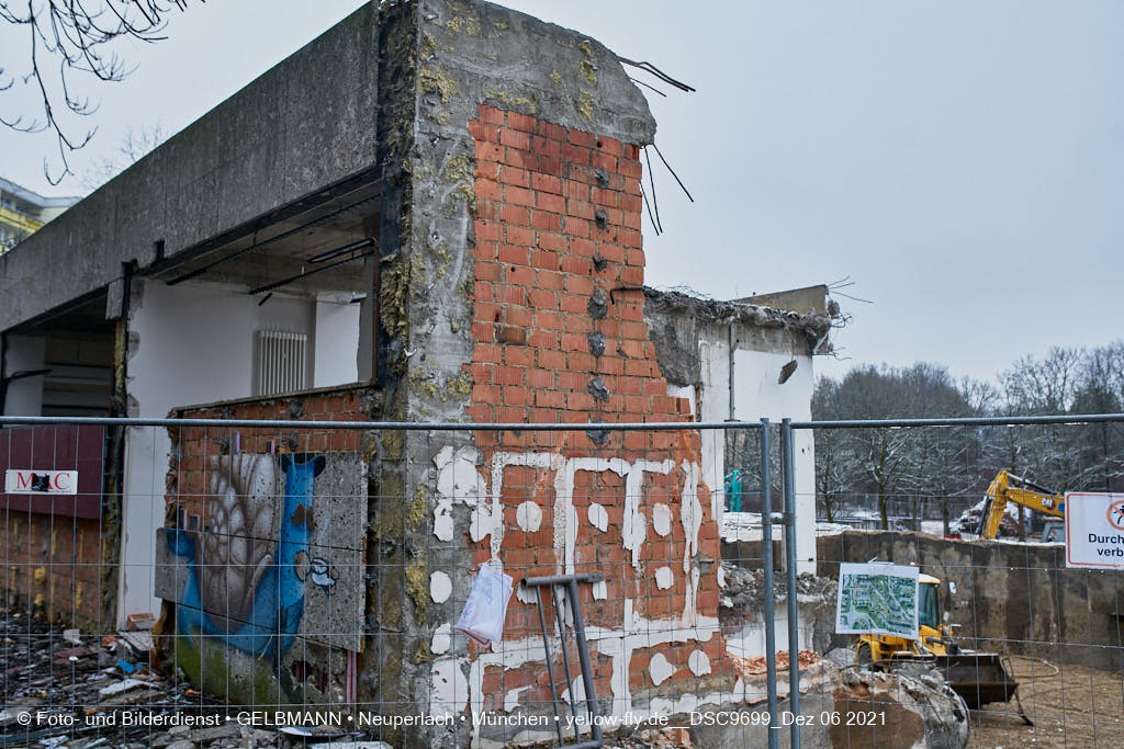 06.12.2021 -Abriss des letzten Hauses im Quiddezentrum in Neuperlach