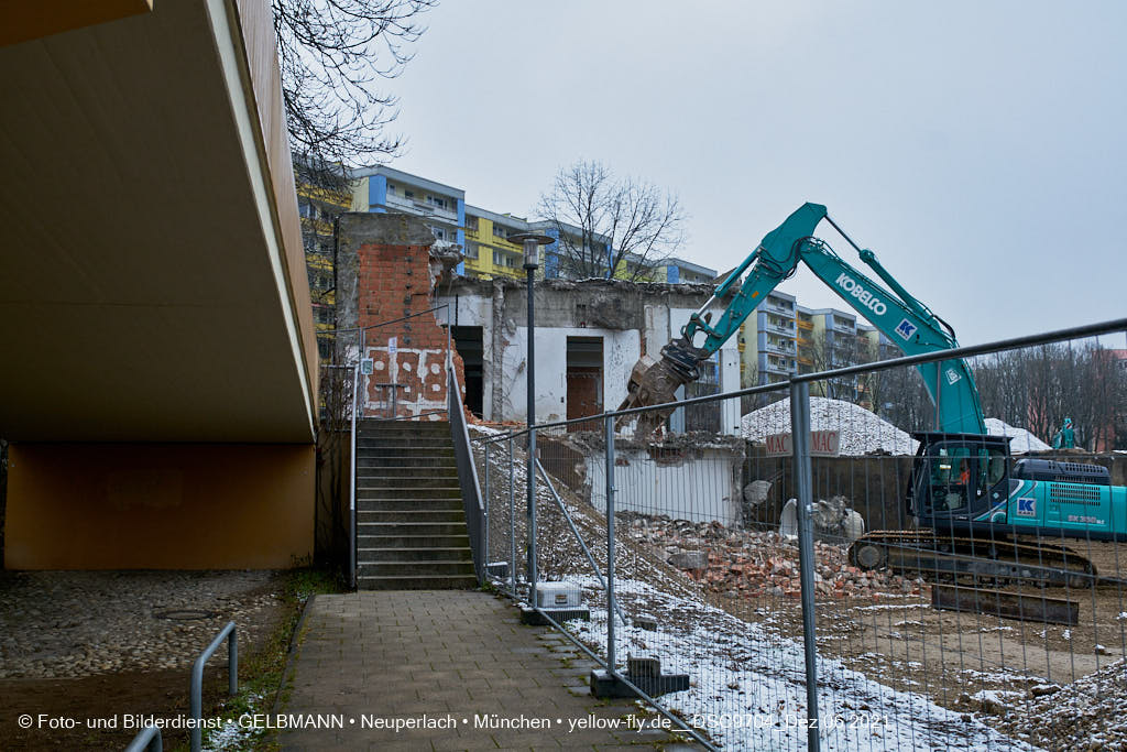 06.12.2021 -Abriss des letzten Hauses im Quiddezentrum in Neuperlach