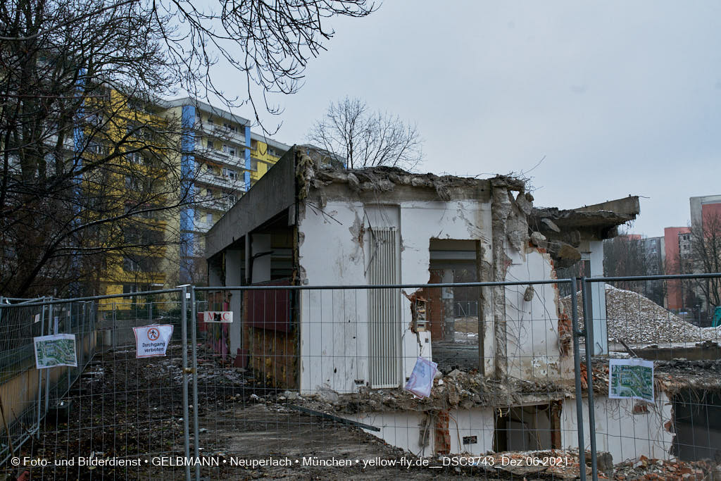 06.12.2021 -Abriss des letzten Hauses im Quiddezentrum in Neuperlach