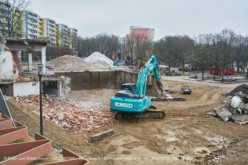 06.12.2021 -Abriss des letzten Hauses im Quiddezentrum in Neuperlach