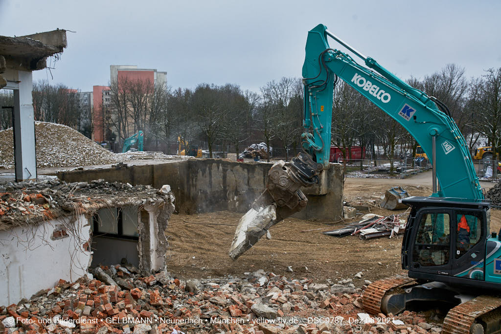 06.12.2021 -Abriss des letzten Hauses im Quiddezentrum in Neuperlach