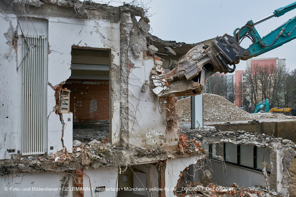 06.12.2021 -Abriss des letzten Hauses im Quiddezentrum in Neuperlach